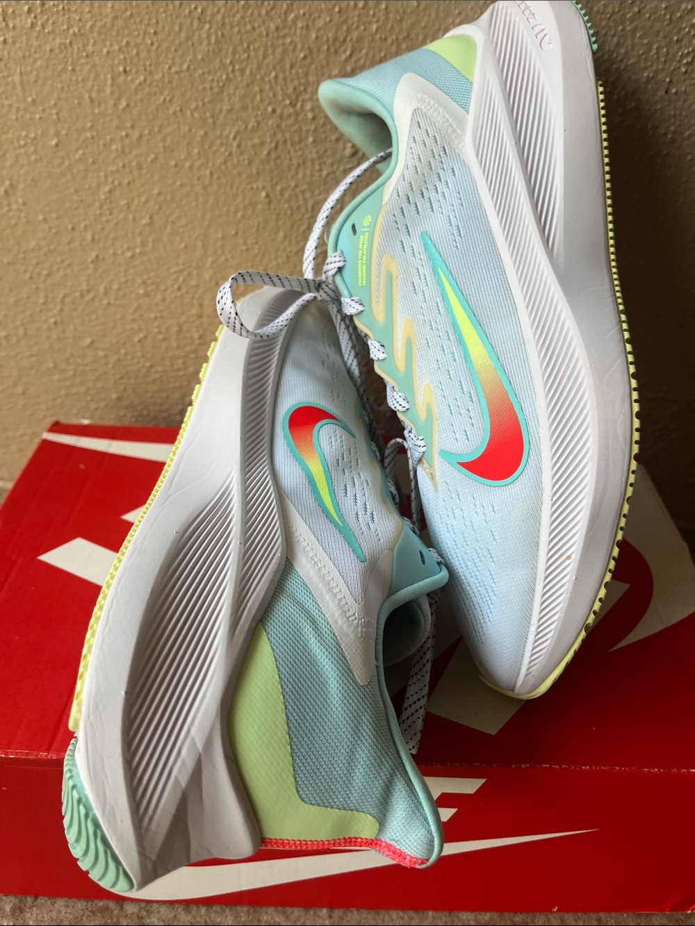 Nike Women's Aqua Mesh Running Shoes with Red Swoosh and Yellow Accents - Picture 2 of 7